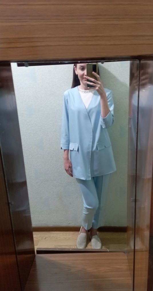 Костюм брючный женский