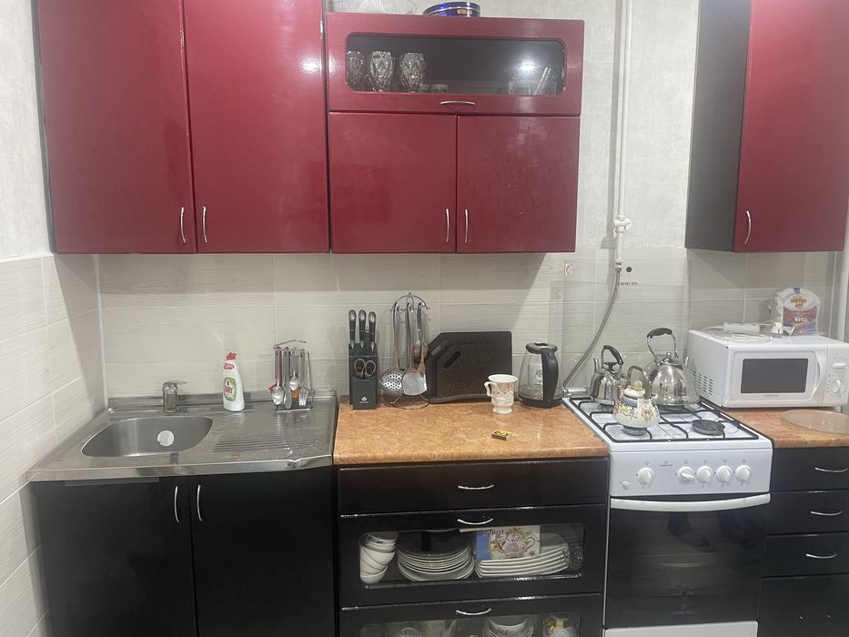 Продам кухонный гарнитур с газом