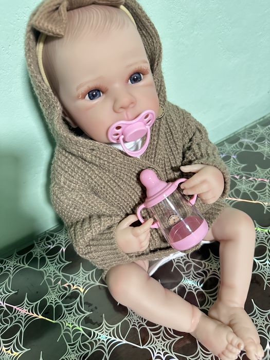 Papusa cauciuc culori vii