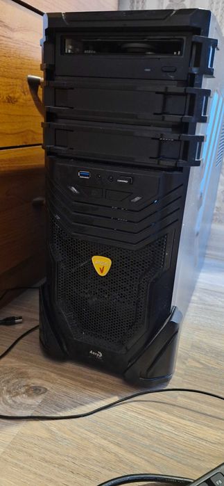 Продам компьютер системный блок Core i5 9400 + монитор 24"