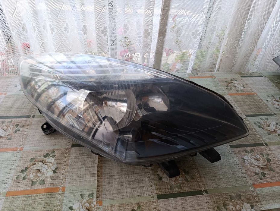 Десен фар за Renault Scenic 3 оригинален