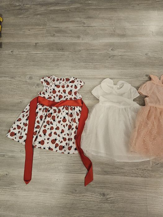 Lot rochite maneca scurta size 80 12-18 luni (25 lei toate)