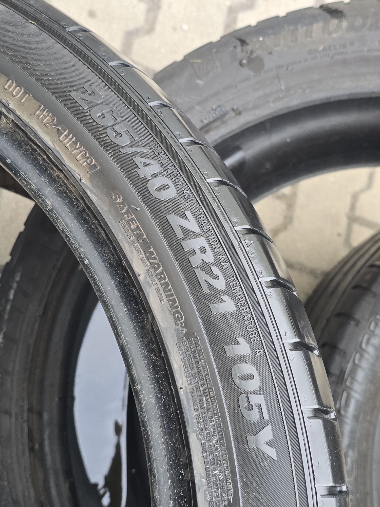 265 40 21 kumho    .