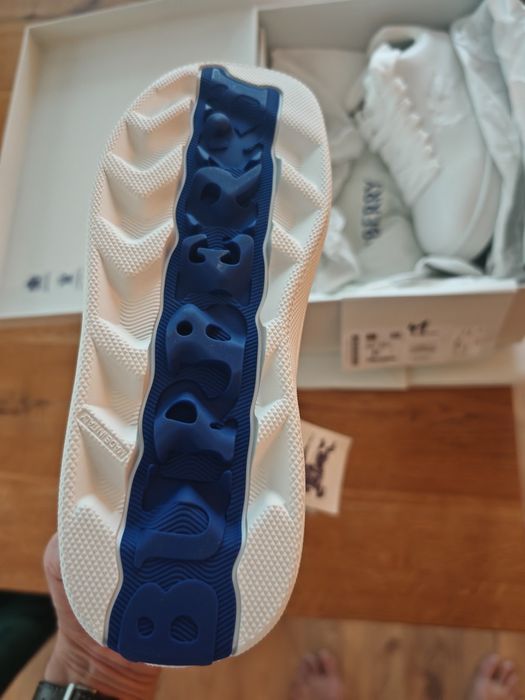 Adidași Burberry, 41,piele,100%originali