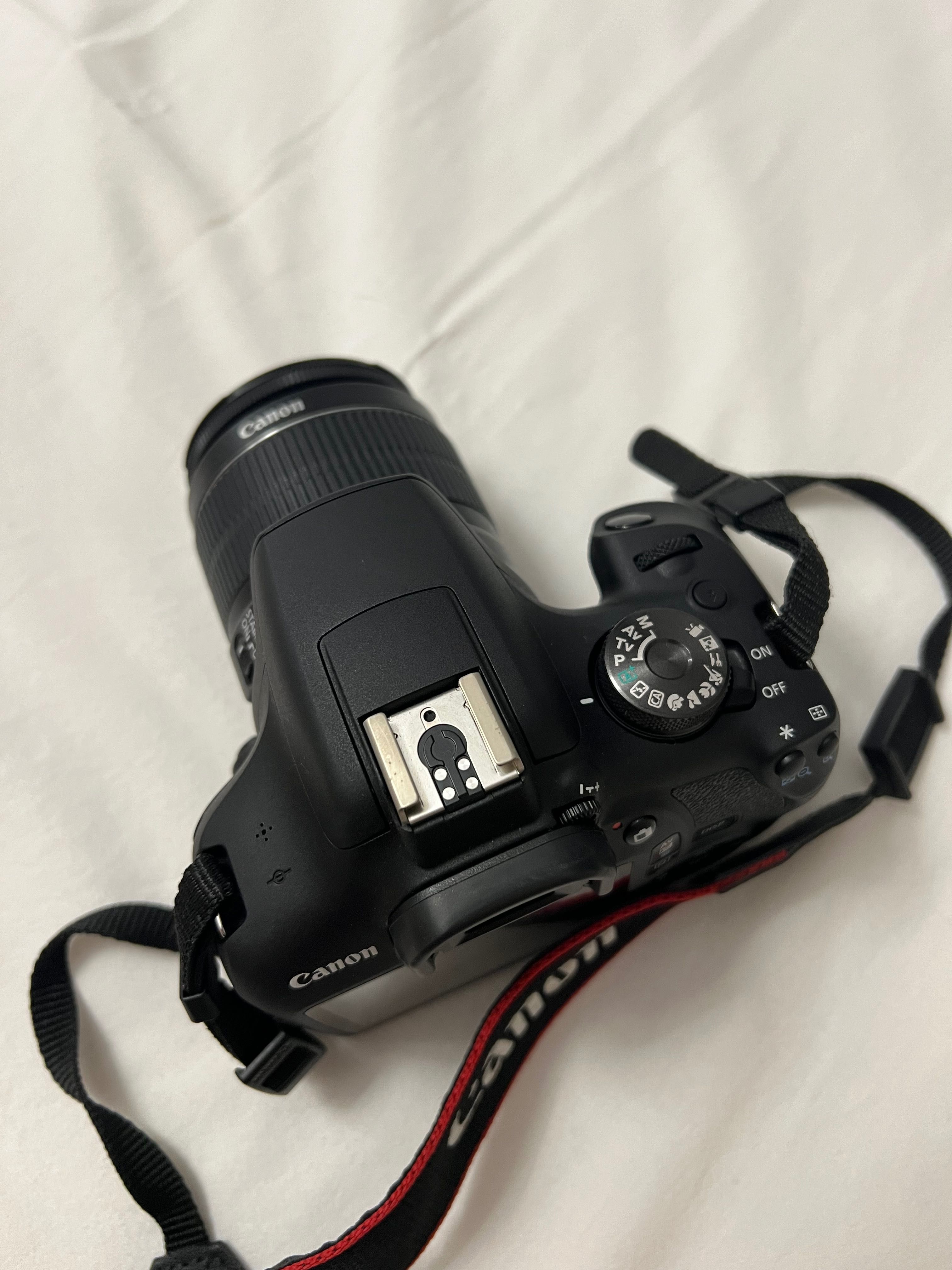 Фотоапарат Canon EOS 2000D