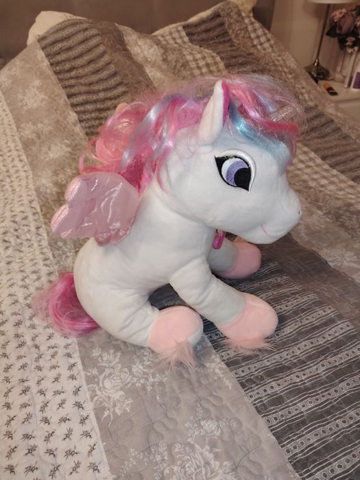 Vând jucărie unicorn