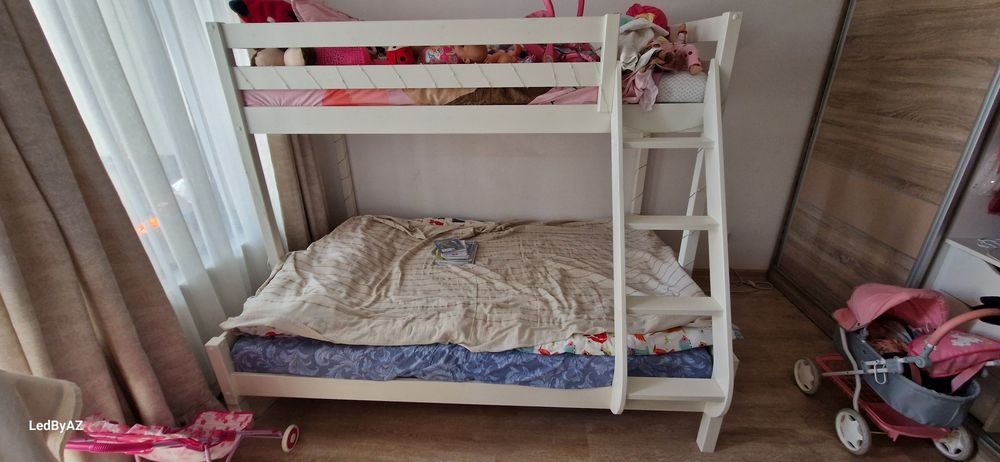 Pat supraetajat din lemn de pin pentru copii si tineret Pino Triple