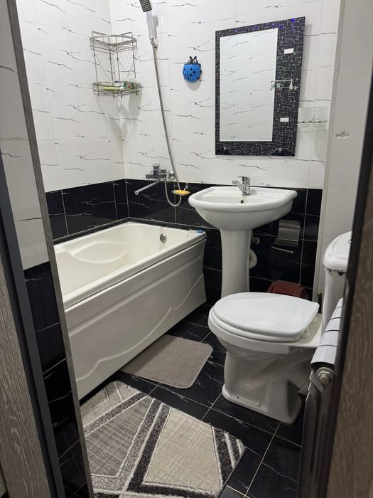 Сдаётся 1 ком квартира со всеми удобствами в центре города Бухары .