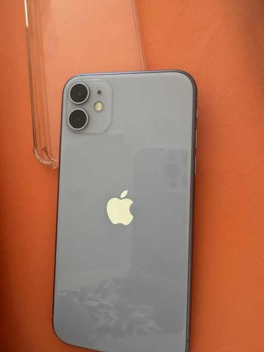 продам айфон 11,коробка есть