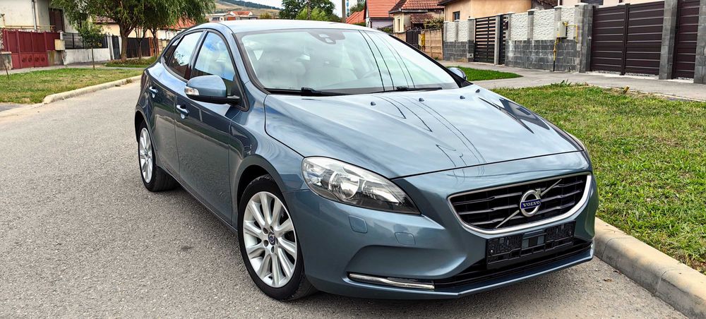 Volvo V40 * Keyless Entry/Go * Bord Digital * Incalzire bancheta !