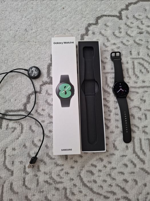SAMSUNG Galaxy Watch 4