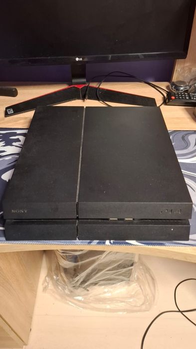 Playstation 4 modelul clasic