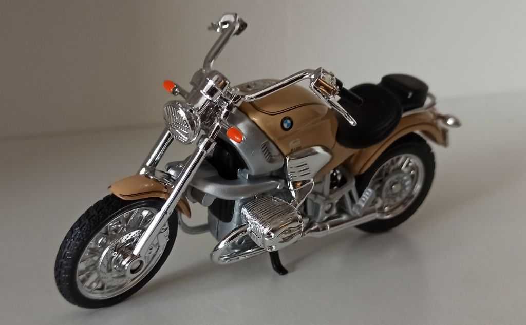 Macheta motocicleta BMW R1200C Cruiser bej - Welly 1/18