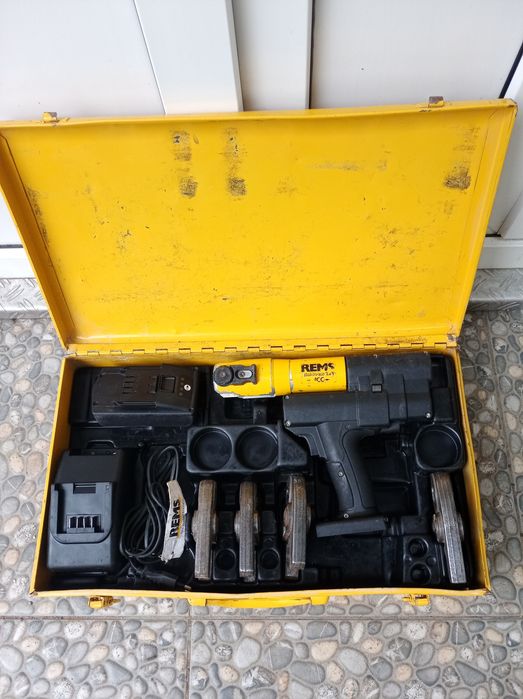 Presa sertizare REMS 22v