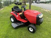 Tractor tractoras pentru tuns iarba / gazon