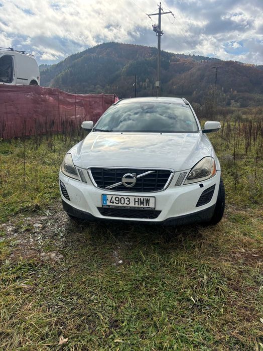 Volvo XC60. 2.0 L Diesel. 2013