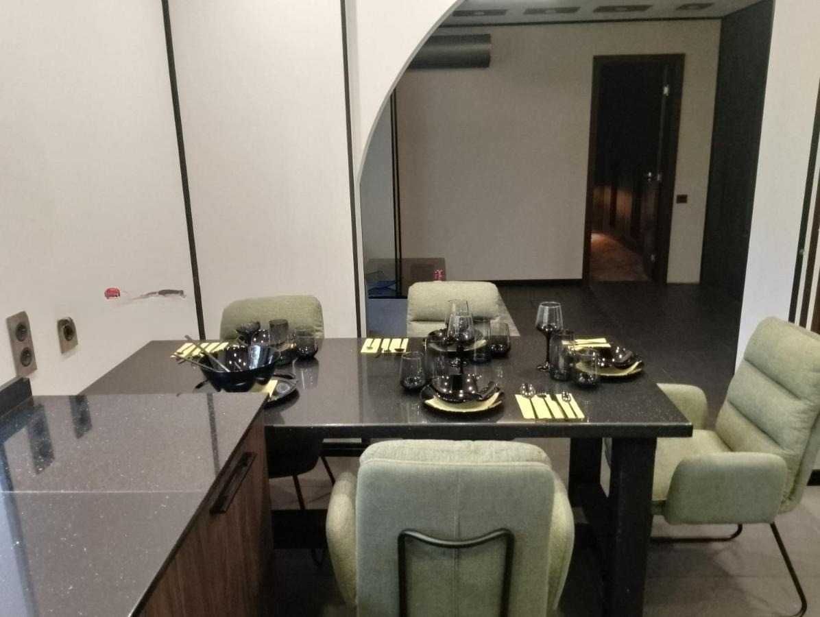 Дава се под наем Двустаен апартамент в София, Изток - 70 кв.м за 990 € - Снимка #13