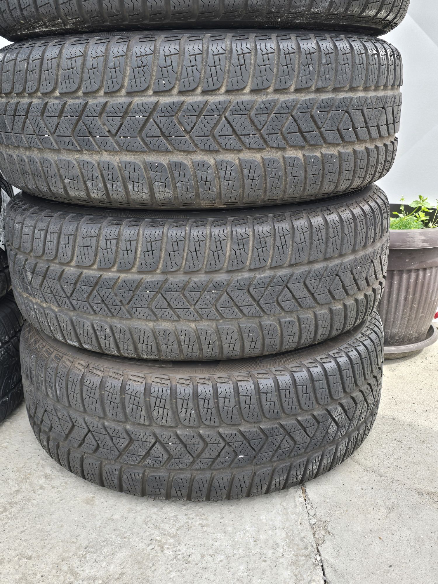 4 Броя 215/60/16 Pirelli 6,5mm