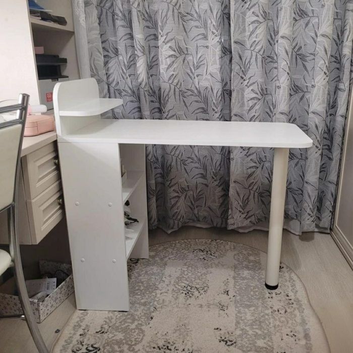 Раскладной маникюрный стол для Вашего бизнеса.  Удобный и компактный