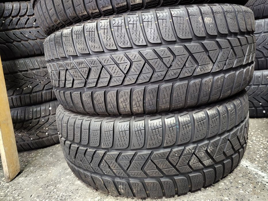 Продавам 4 зимни гуми 215/60/16 Pirelli