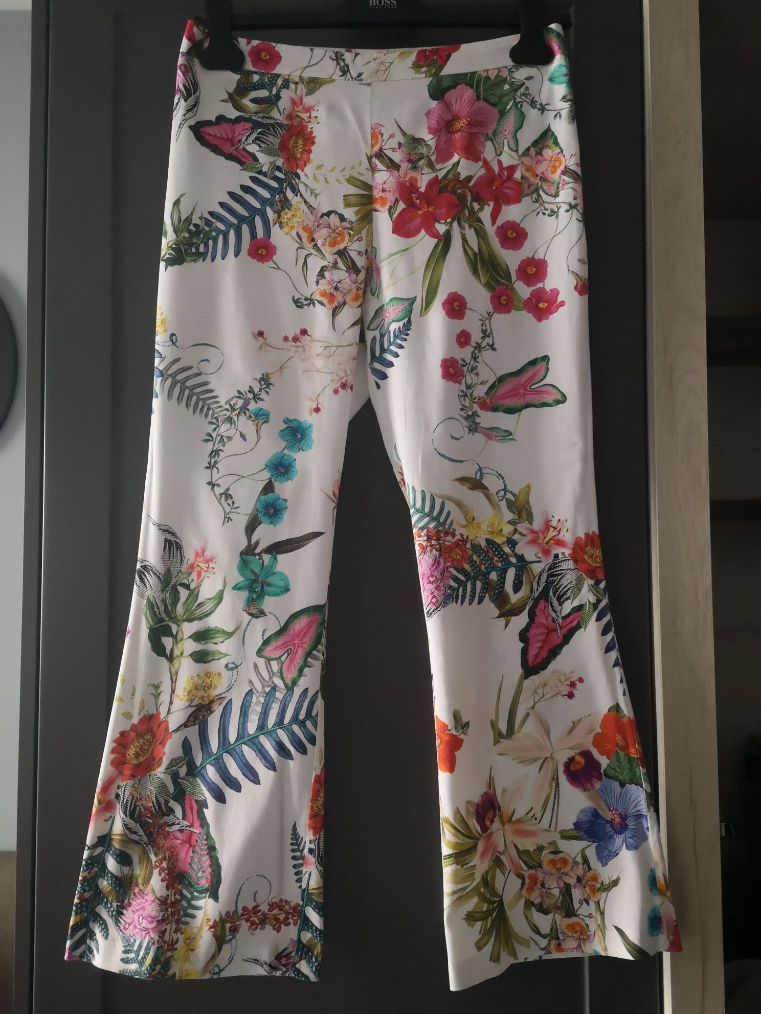 Pantaloni 3/4 florali