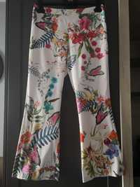 Pantaloni 3/4 florali