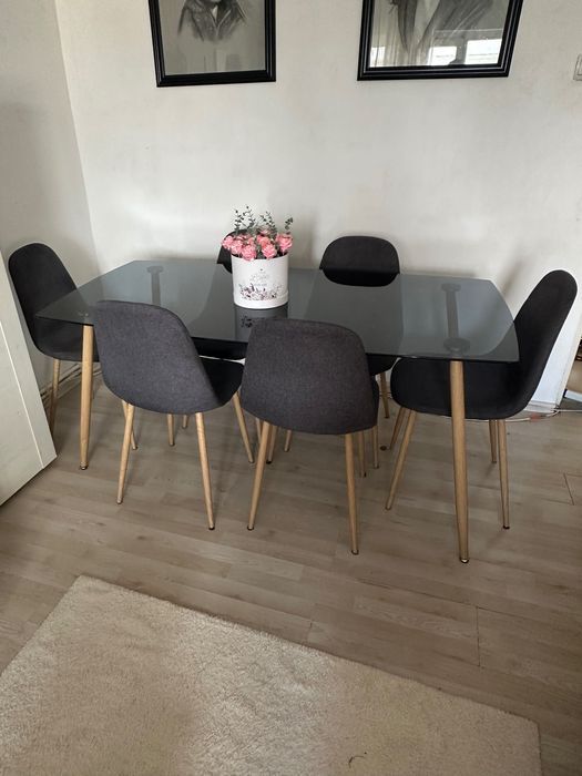 Masă din sticlă cu 6 scaune scandinave – elegantă și modernă