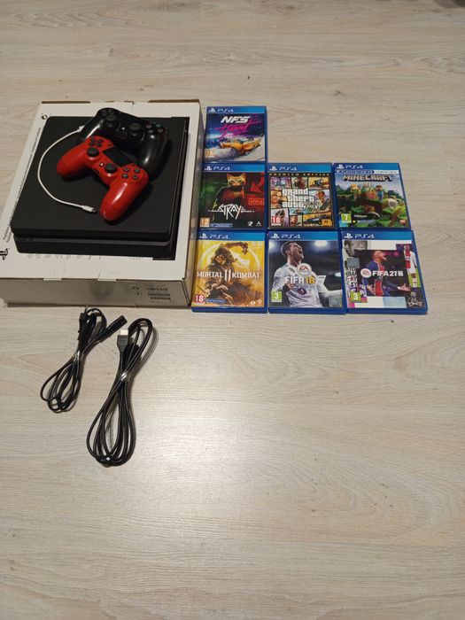 Ps4 в перфектно състояние. Почистван е скоро.