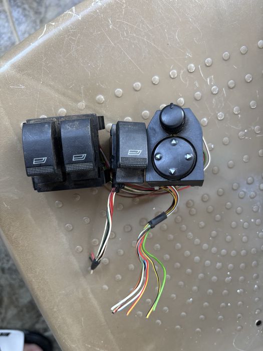 Бутони ел.стъкла и ел.огледала за Ауди а3 8л