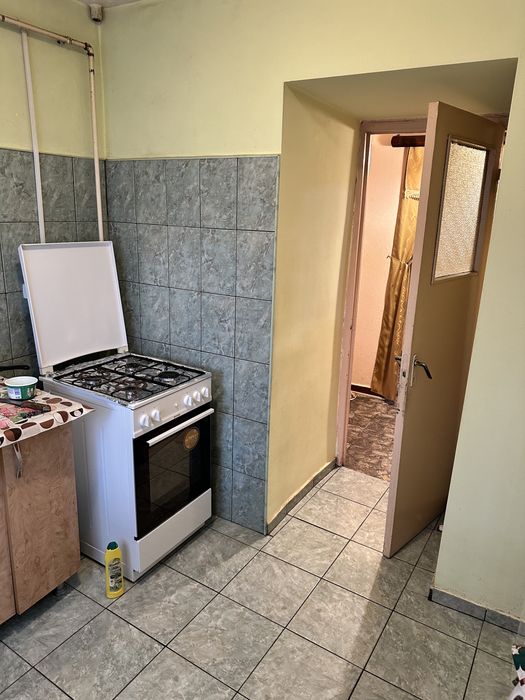 Inchiriez apartament 3 camere