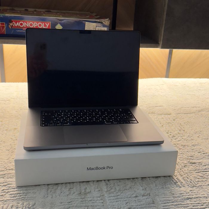 Macbook Pro M1 Pro 2022 16/512гб 16" 90% акб 240 циклов ЕАС