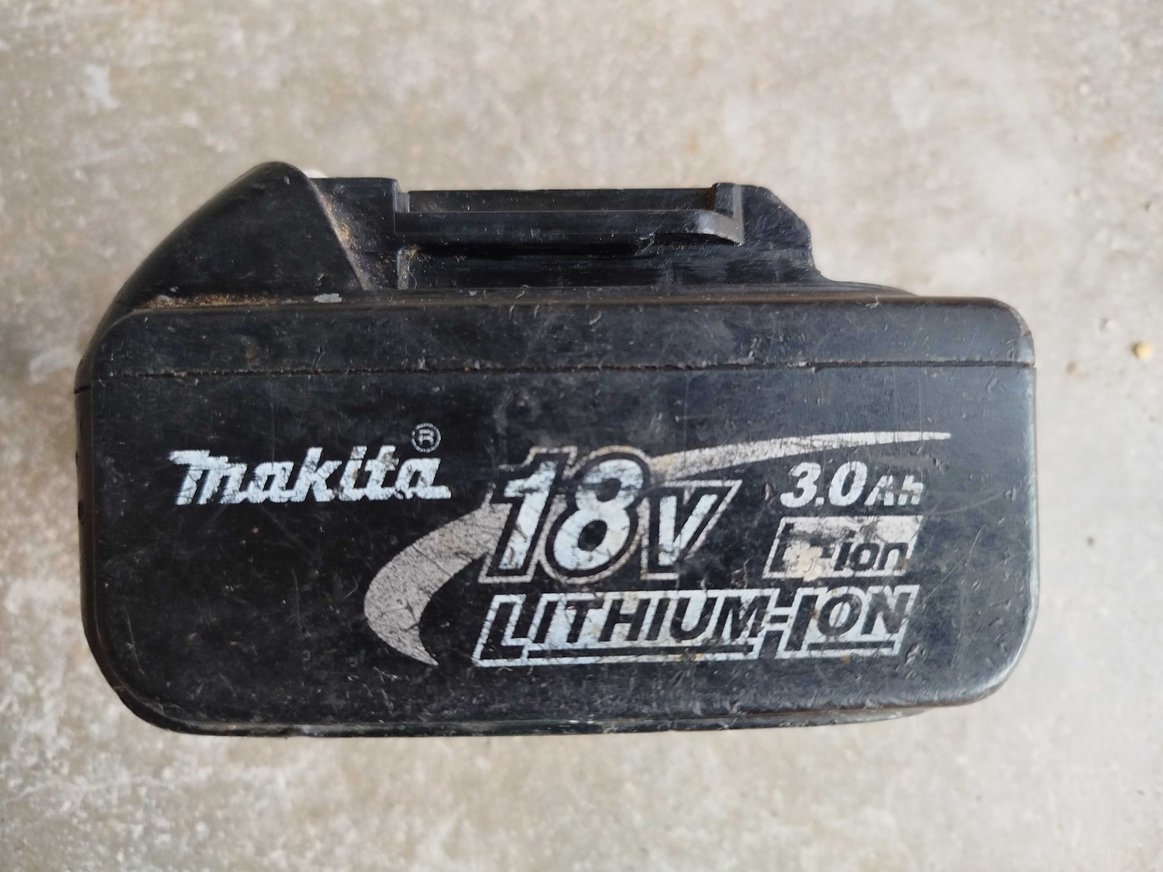 Батерия BOSCH и MAKITA волта 5 и 3 ампера -за ремонт
