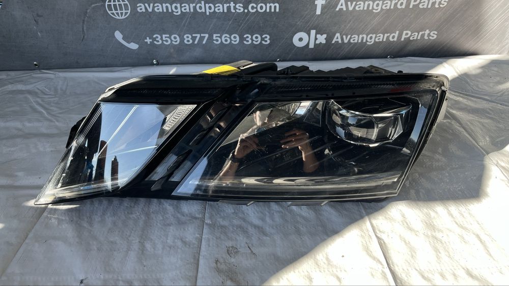3 броя ляв и 5 броя десен фар Skoda Octavia 3 2018-