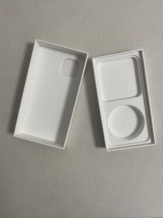 Cutie iPhone13 si AirPods Pro 2 si cablu casti