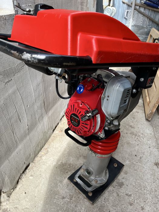 Swepac T58 motor Honda GXR120 mai compactor ca nou nu wacker neuson