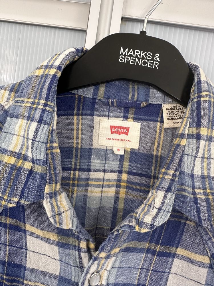 Стилна ленена риза Levi’s и H&M
