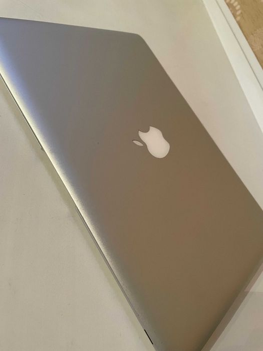 Продам Mac Book (б/у)