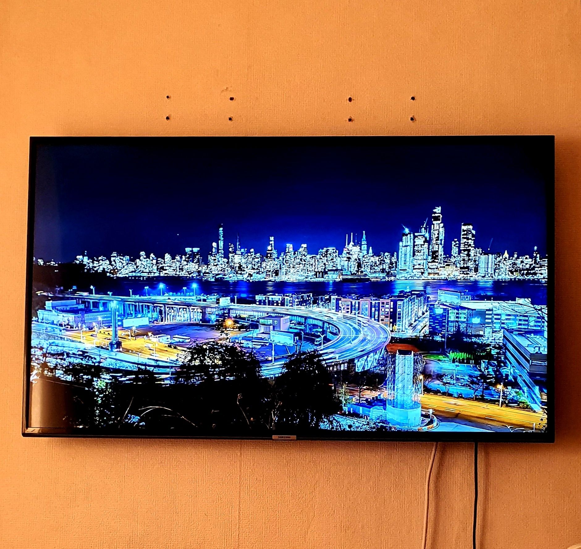 Смарт телевизор оригинал Samsung 109cm Wi-Fi YouTube Netflix