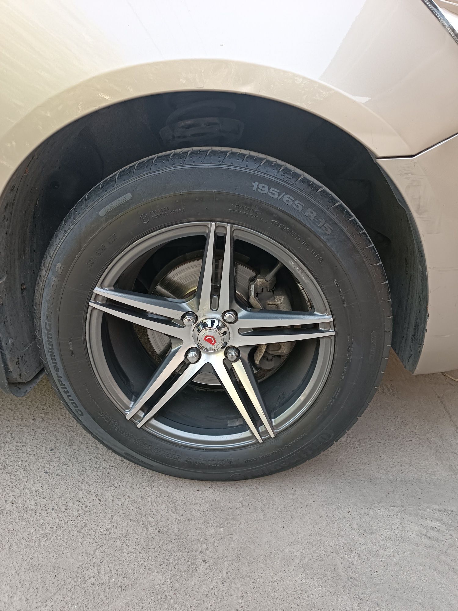 Vossen Diska Balon 195 65 R15 Holati yaxshi Ayibi yoq