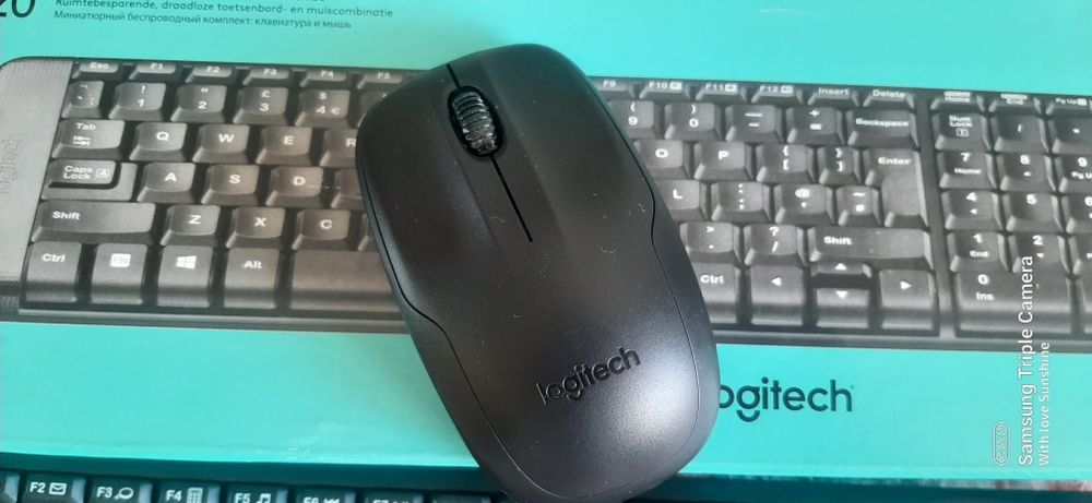 Продам НОВУЮ клавиатуру И МЫШЬ Logitech