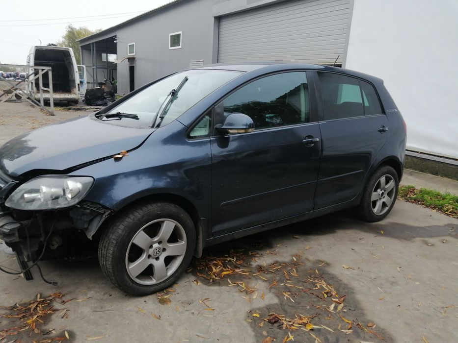 Dezmembram Golf 5 motor 1.9 cod motor BLS