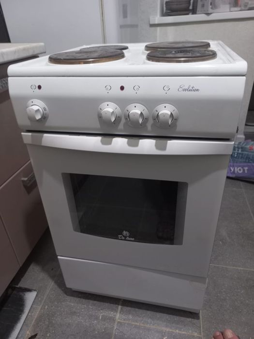 Продам электрическию плиту