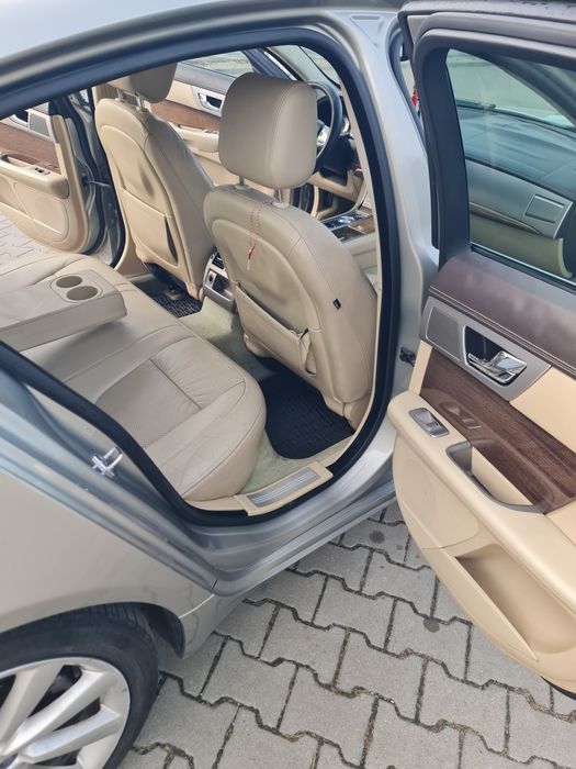 Vind sau schimb jaguar xf 2011 motor 3.0 diesel 275 de cai euro 5