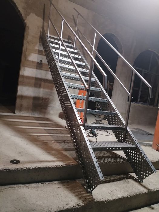 Scări metalice galvanizate la orice demisiune asiguram transport ori u