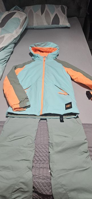 Costum de schi O'Neill pt.fete 12/13 ani (152 cm)