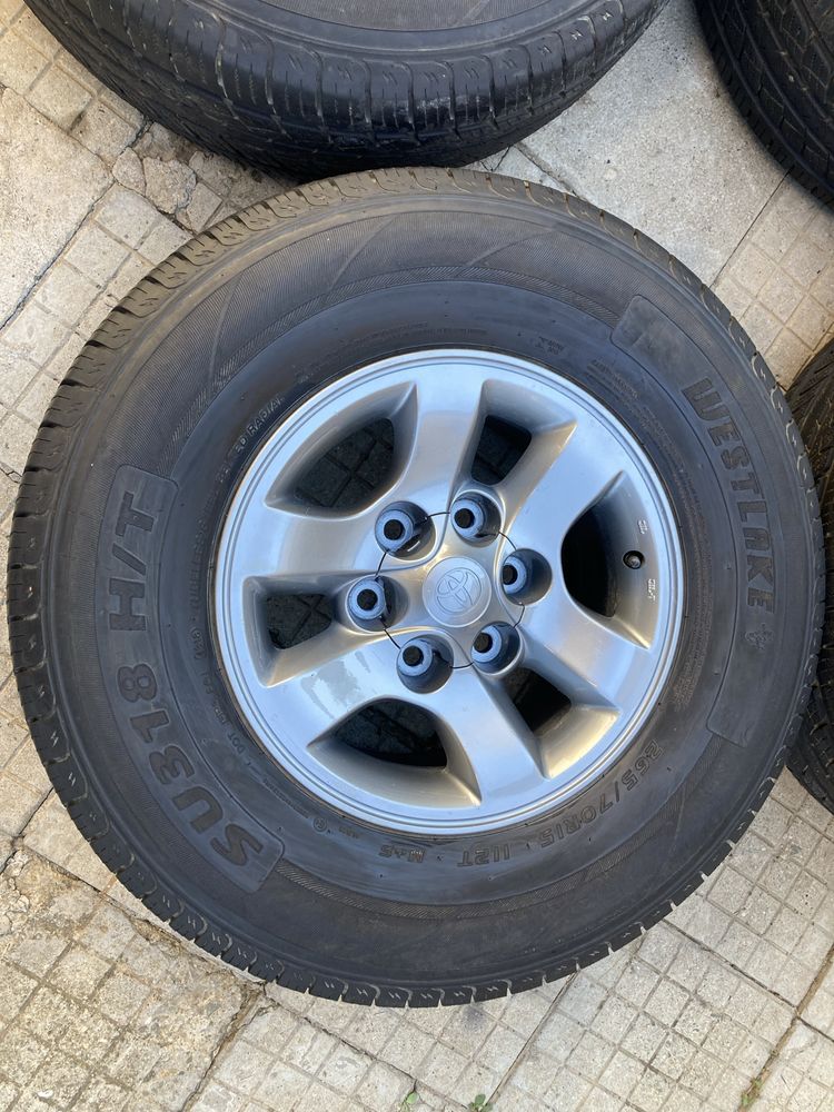 Гуми с лети джанти за тойота хайлукс/Hilux 15x7JJ 02-04г