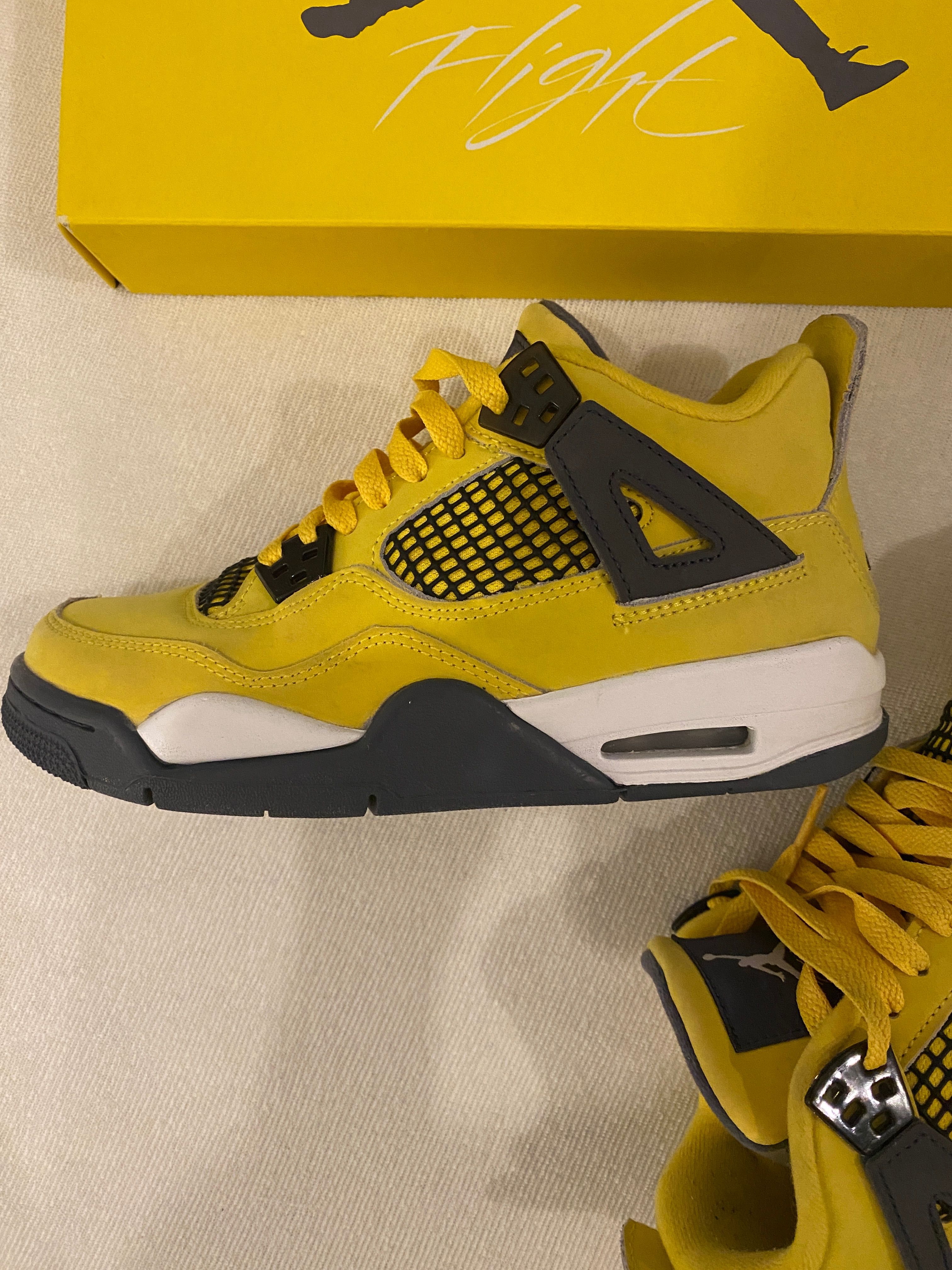 Air jordan 4 retro lighting