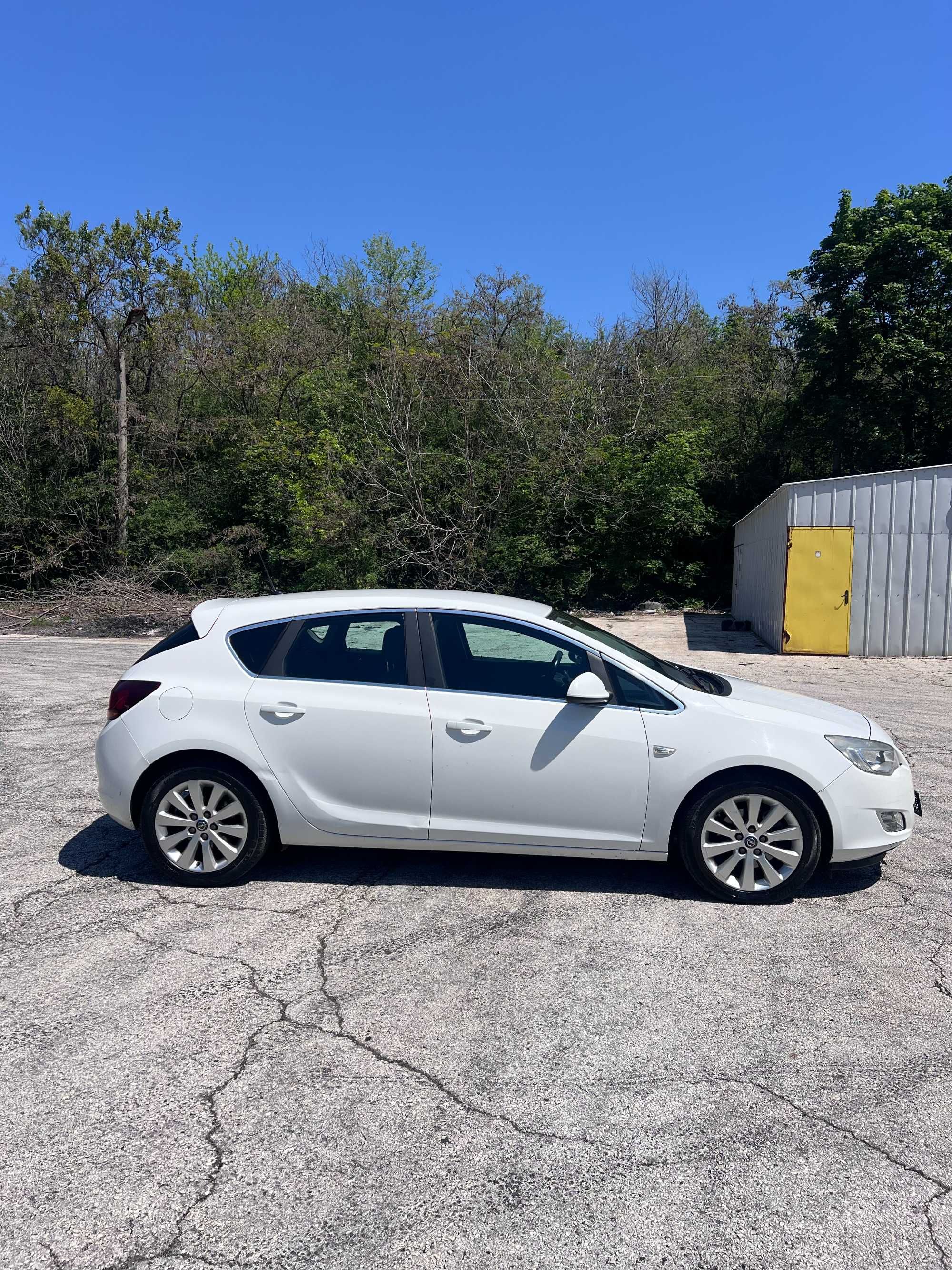Opel Astra J 1.7 CDTI 110 к.с. БАРТЕР Април 2011 г.