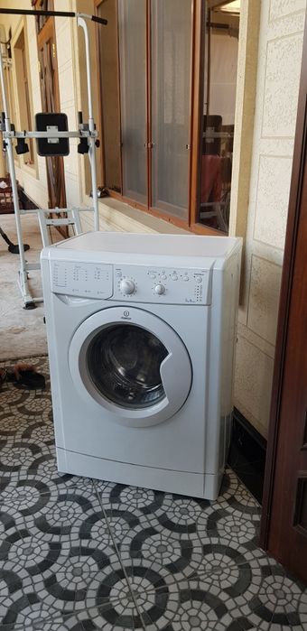 Стиральная машинани индезит