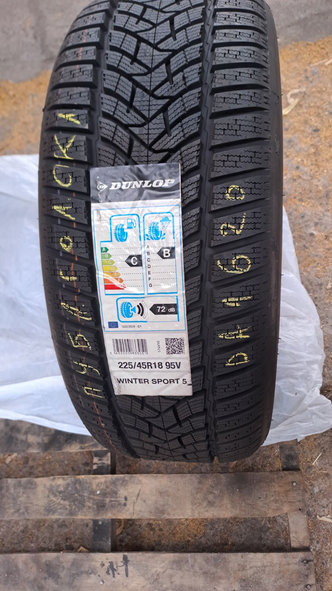 1бр. Нова 225/45/18 Dunlop Winter Sport 5